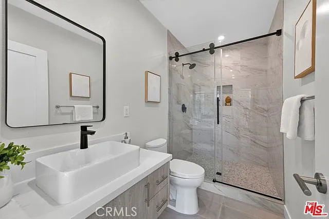 1204 N Orange Grove Ave — Photo 22