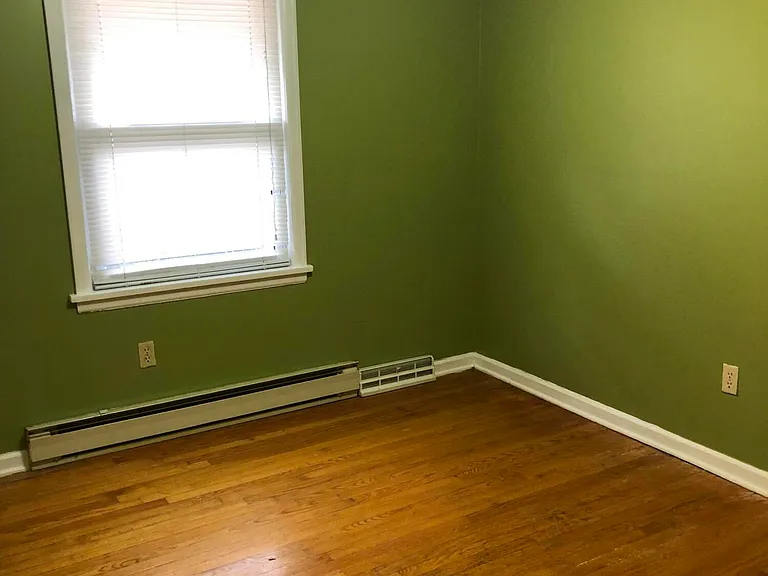 1036 Richmond Ave — Photo 6
