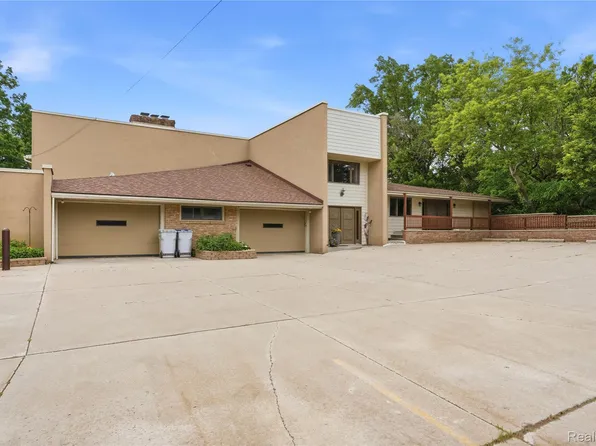 11032 Grand River Rd, Brighton, MI 48116