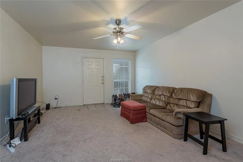 3 bed, 1373 sqft, $1,500 — Photo 4