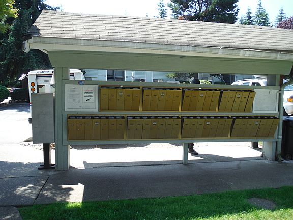 Locking private mailboxes