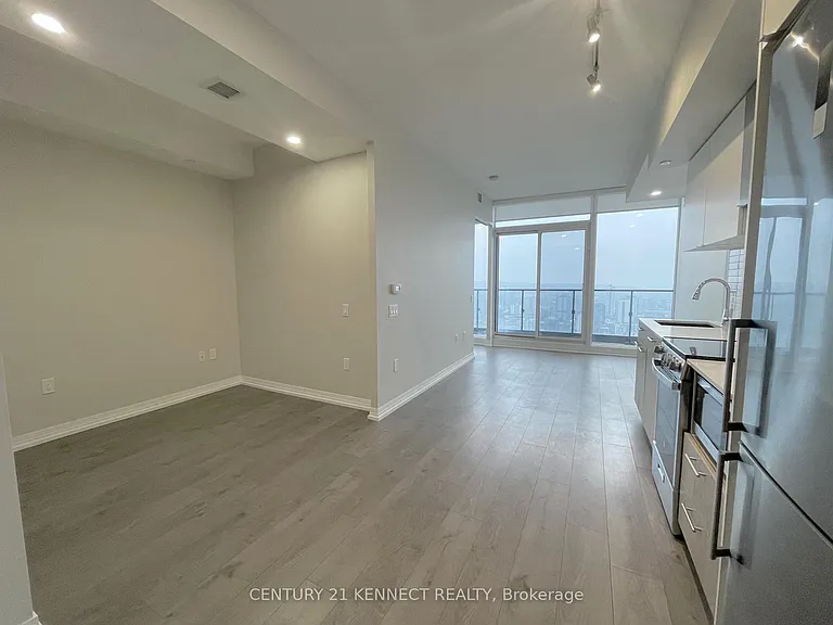 251 Jarvis St #PH-14 — Photo 3
