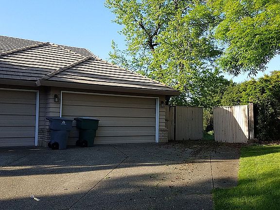 2nd image of 3351 Majestic Ct