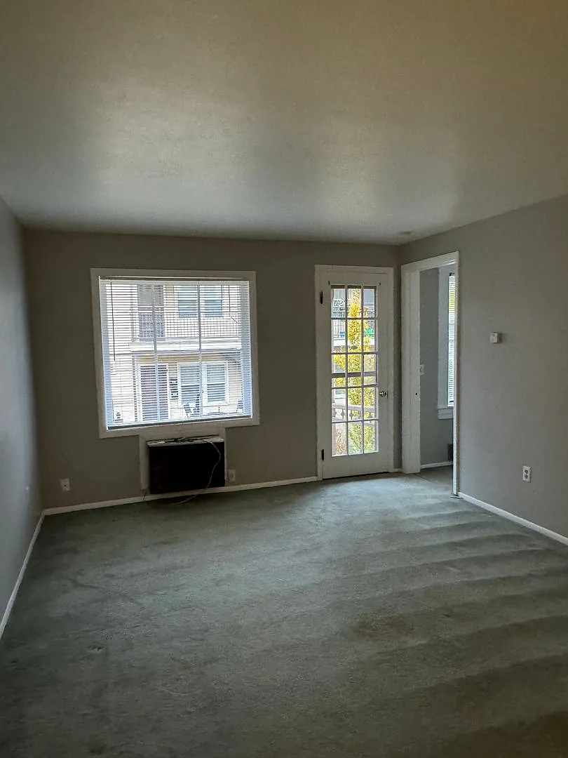 Ren Wright Apts. — Photo 3
