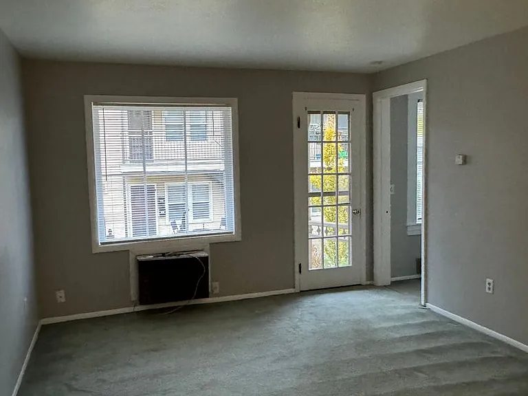 104 S Palouse St — Photo 3