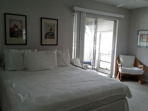 5th image of 695 Burgundy St #O