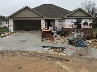 912 Windsor Ct, Gentry, AR 72734