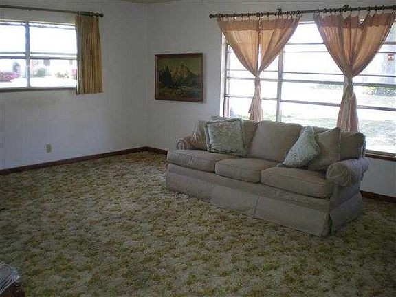 3rd image of 7098 Willow Oak