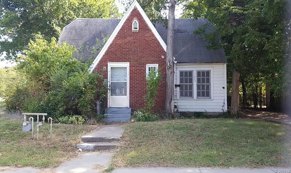 2nd image of 242 E Seminole Pl