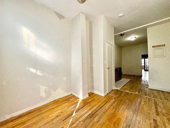 3rd image of 321 Harman St APT 1R