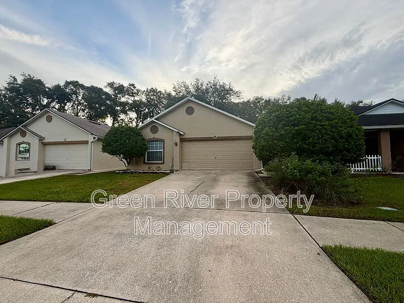 8311 Oak Crossing Dr W