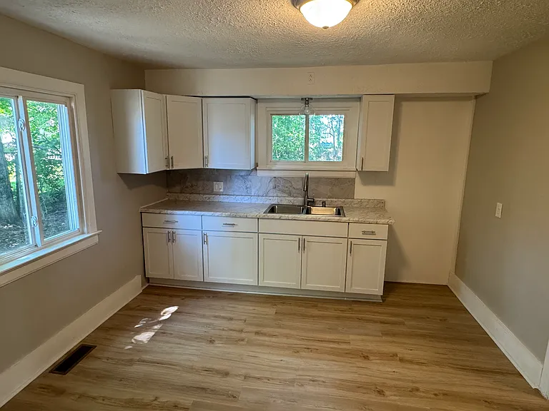 218 E Euclid Ave — Photo 5