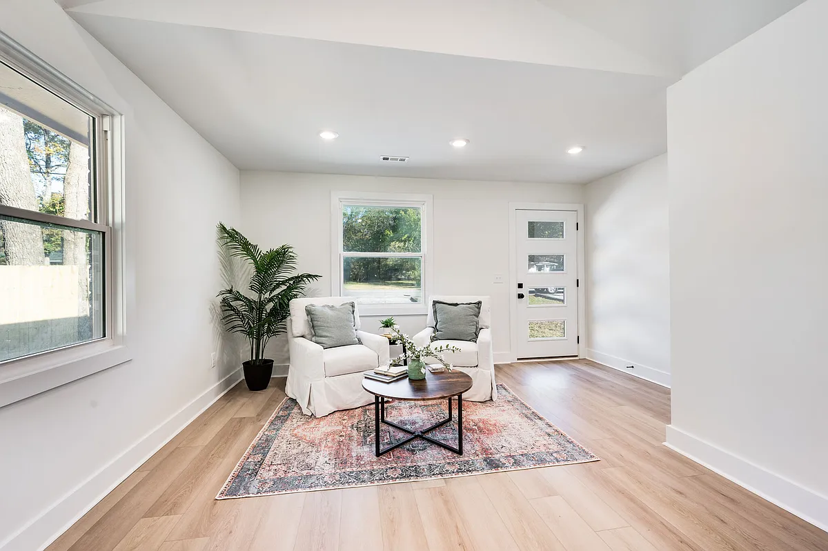 Building Photo - 289A Nokes Dr