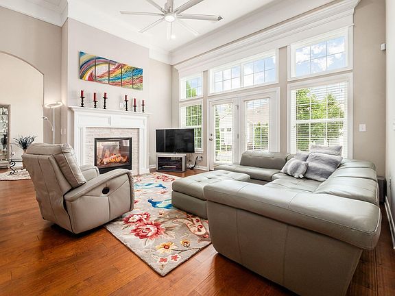 3rd image of 4548 Newport Loop E