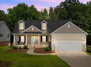 7 Roselynn Ln, Thomasville, NC 27360
