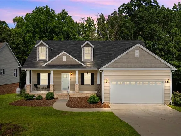 7 Roselynn Ln, Thomasville, NC 27360
