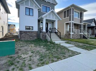 829 Reynolds Mnr SW, Airdrie, AB T4B5G2