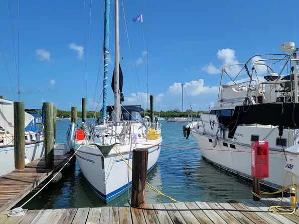 35 Sombrero Blvd #A6, Marathon, FL 33050