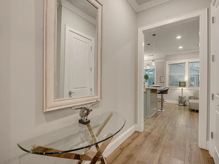552 Coe Ave — Photo 3