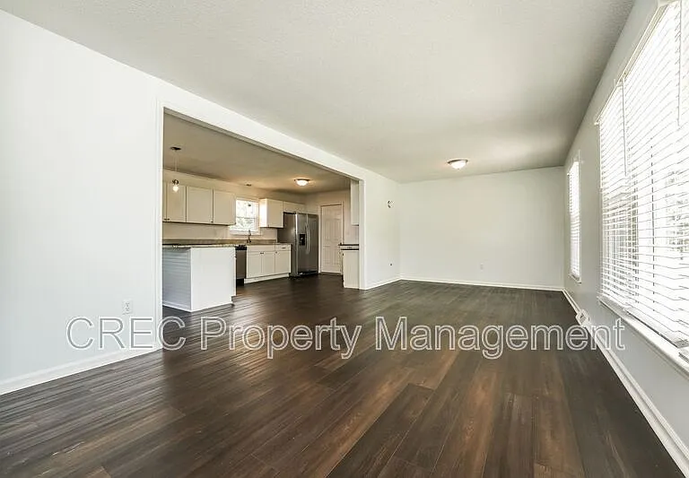 7744 Allwood Ave — Photo 2