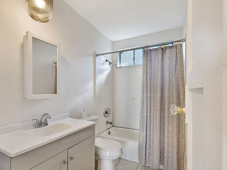 4522 Saint Charles Pl #8 — Photo 11