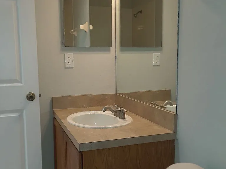 2533 Old Kent Cir — Photo 15