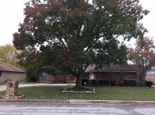 4704 Lake Park Dr, Arlington, TX 76016