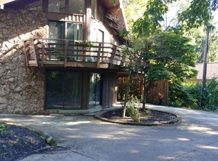 130 Parkview Dr APT B, Hubbard, OH 44425