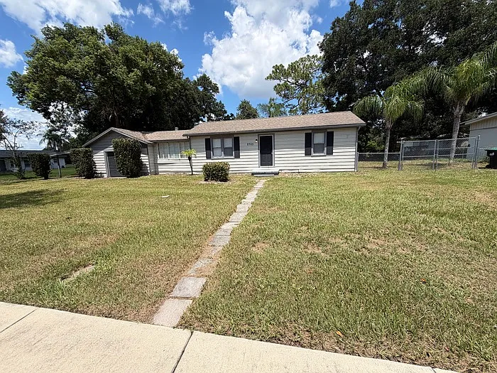 3 bed, 2.0 bath, 1291 sqft, $1,750 — Photo 1