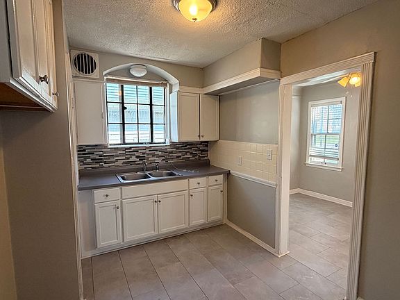 4th image of 10116 W Outer Dr