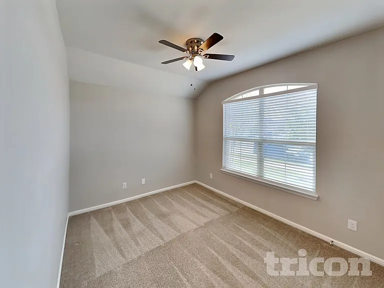 324 Foxhunter St — Photo 10