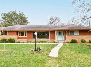 6624 N Crestwood Dr, Glendale, WI 53209