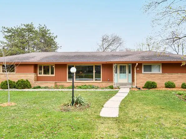 6624 North Crestwood DRIVE, Glendale, WI 53209