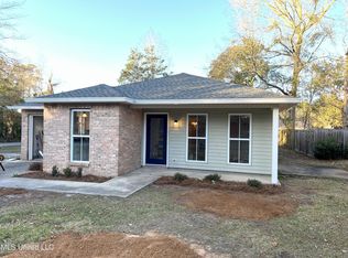 9120 Meadowlark Ave, Ocean Springs, MS 39564