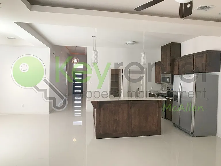 2920 N 51st St — Photo 14