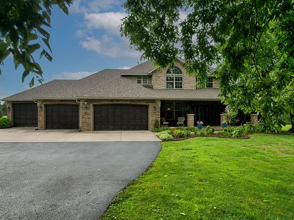 3rd image of 1106 N Pebble Creek Drive