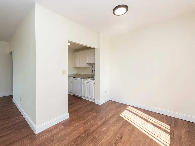 Lakewood Apartments — Photo 33