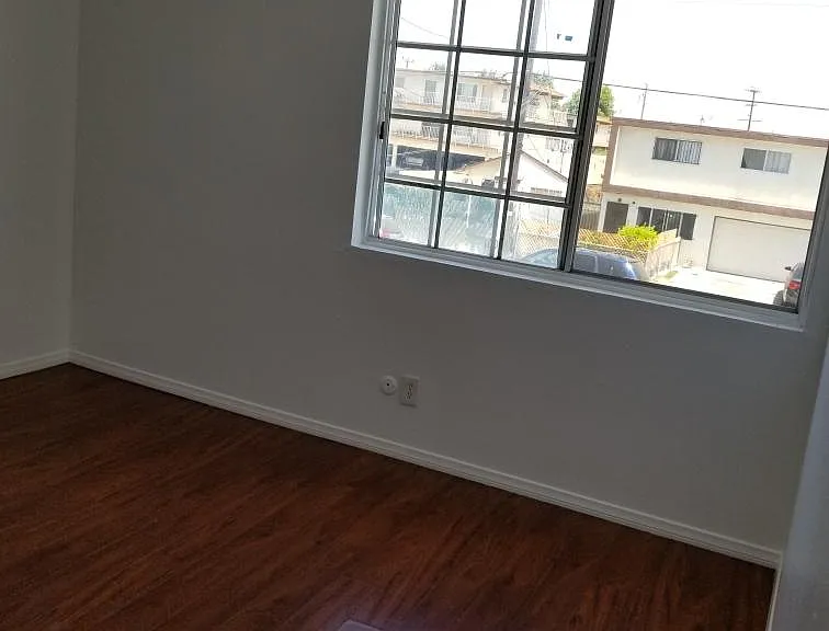 16615 S Denver Ave #4 — Photo 3