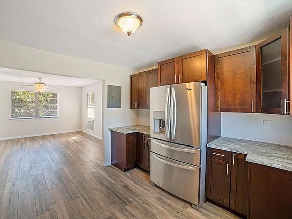 3rd image of 216 Ocean Breeze St #Penthouse
