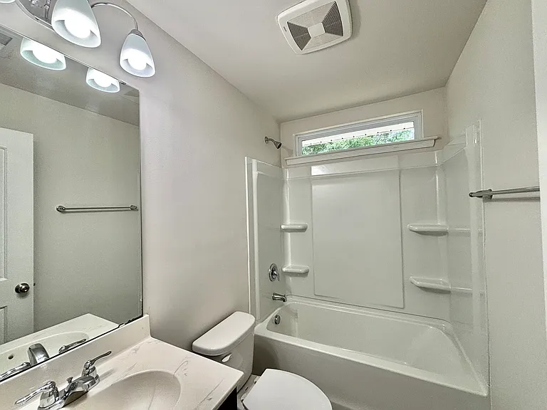 358 Falcon Ct — Photo 10