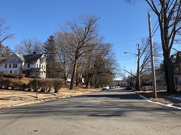 4th image of 920 Edgewood Ave