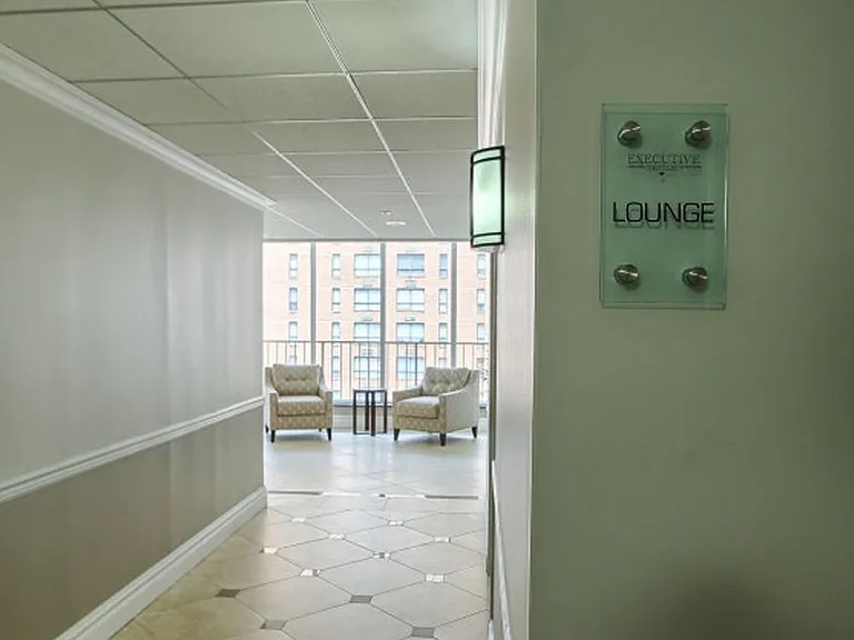 Executive House Apartments — Photo 12