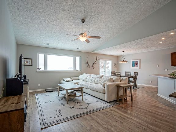 5th image of 2977 Morallion Dr
