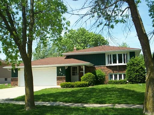 1st image of 523 Willow Ln
