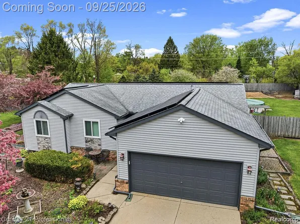 4713 Desert Bridge Ct, Highland, MI 48356