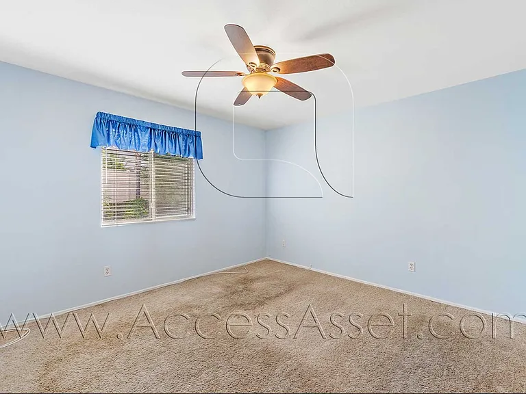 1358 Baldwin St — Photo 24