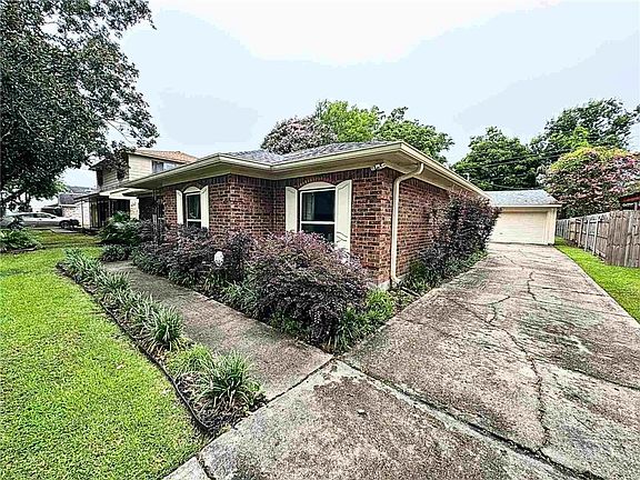 3rd image of 2243 Easter Ln
