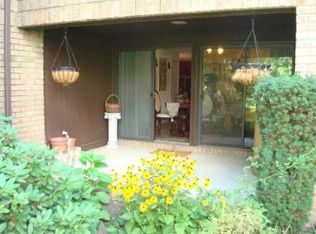384 Willowbrook Dr, North Brunswick, NJ 08902