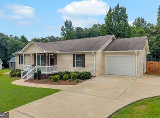 423 N Point Cir, Hartwell, GA 30643