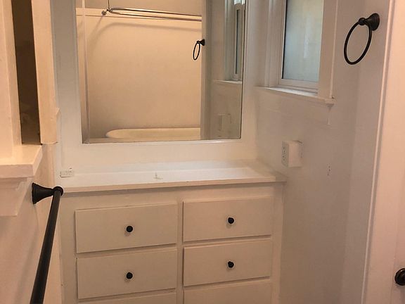 3rd image of 425 University Ave APT 8